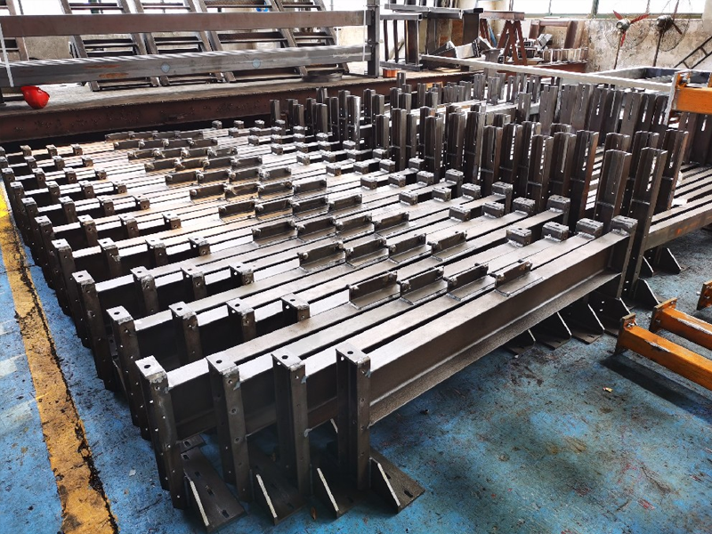 玻璃生产线配套装备结构件焊接案例